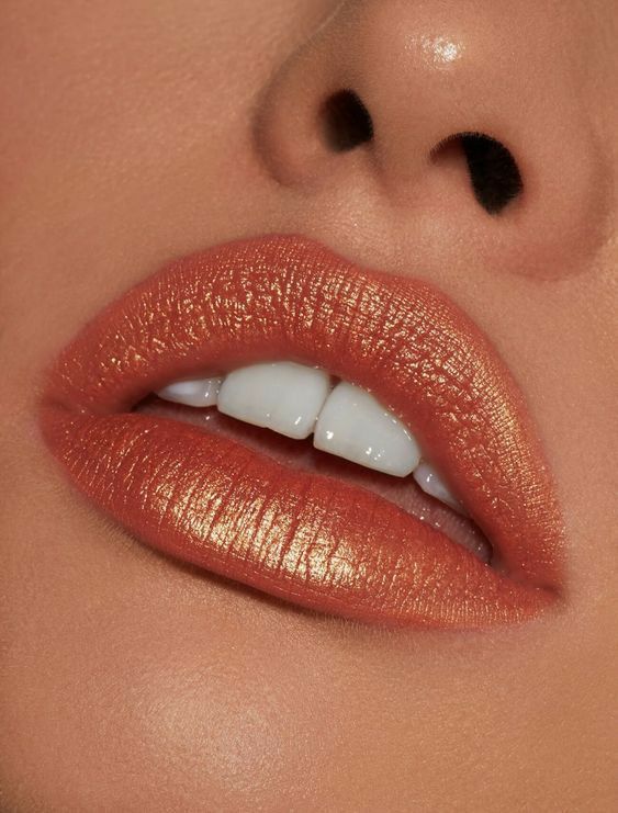 Diamond Lips: TikTok's latest lip trend.