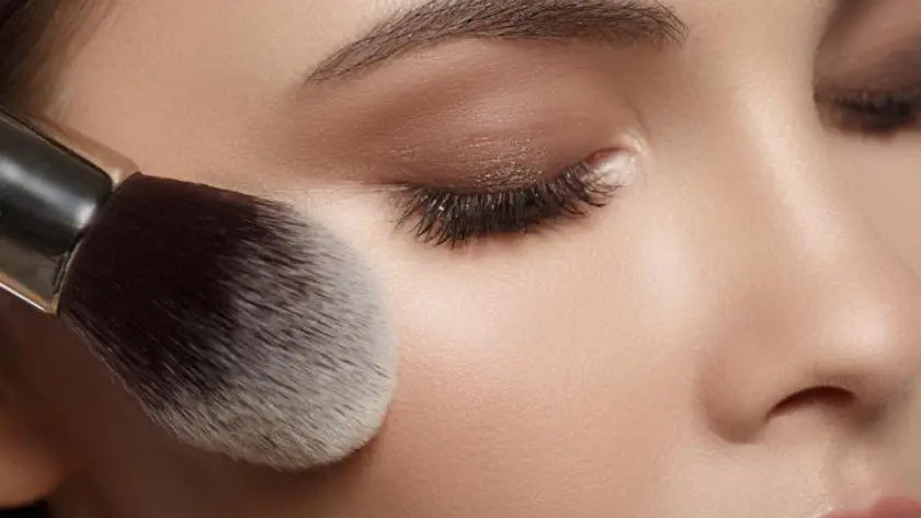 How to apply Powder to create sensational make-up MESAUDA