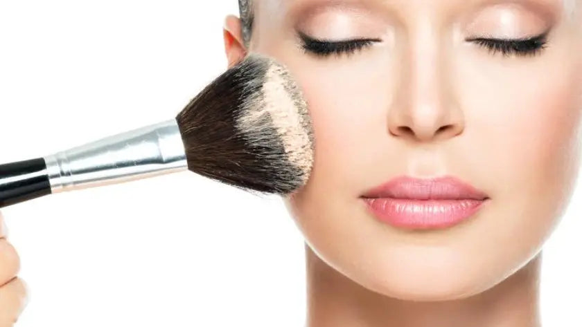 Come fissare il make up con la cipria in polvere MESAUDA