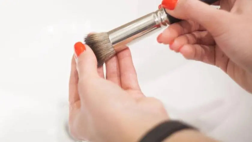 Long live your makeup brushes! Here's how to take care of them in a few simple steps MESAUDA